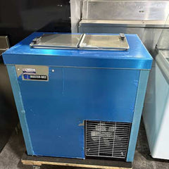 Master-Bilt DC-2SSE 32" Overstock Stainless Steel Flip Top Ice Cream Dipping Cabinet